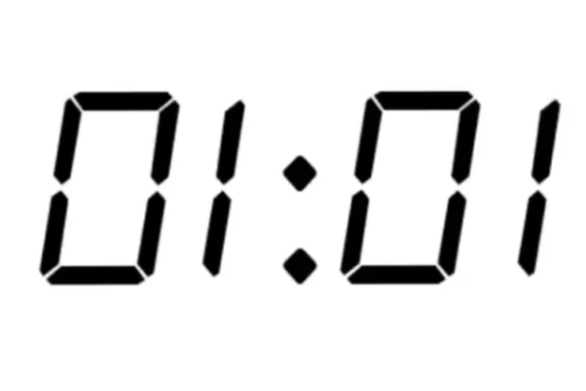 Godzina 01:01 – znaczenie lustrzanej godziny