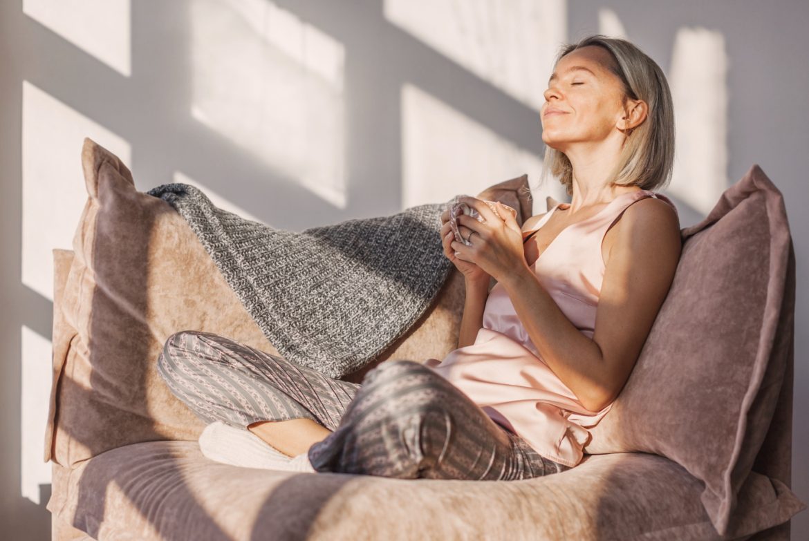 Piękno dojrzałości – jak zmienia się nasza twarz z wiekiem i jak o nią dbać