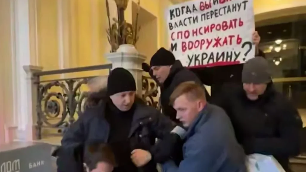 Atak na ambasadora Polski w Rosji: co naprawdę zaszło?