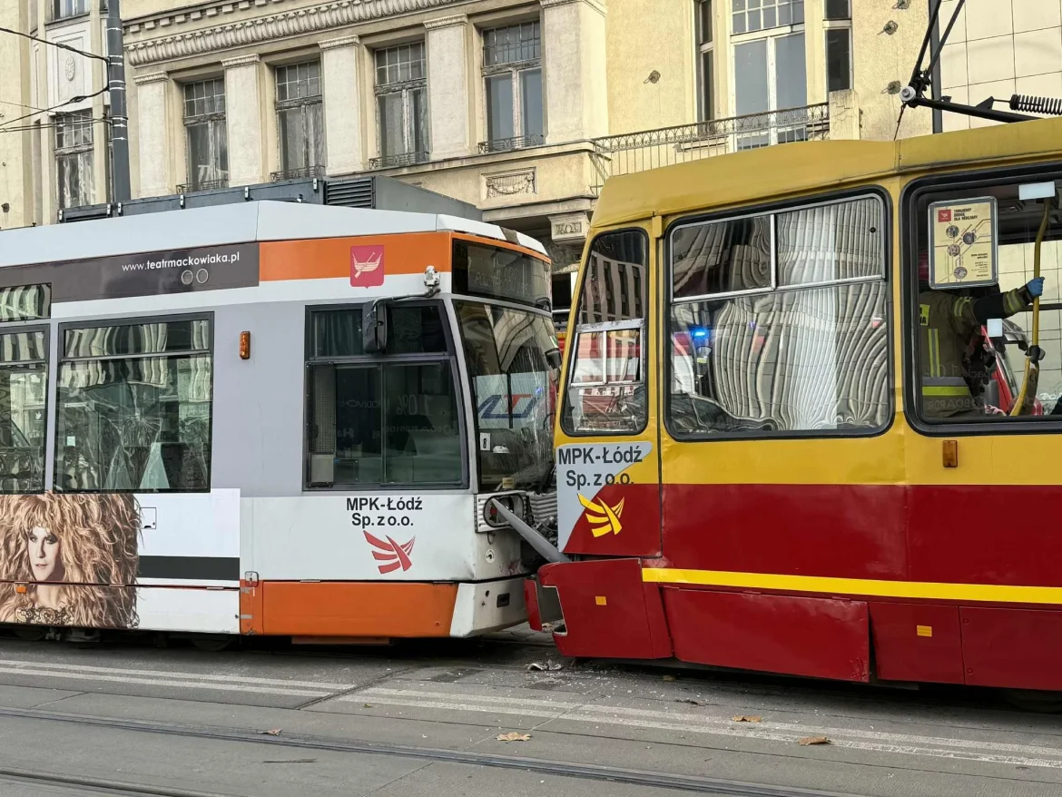 Zderzenie tramwajów w Łodzi – 12 rannych po kolizji