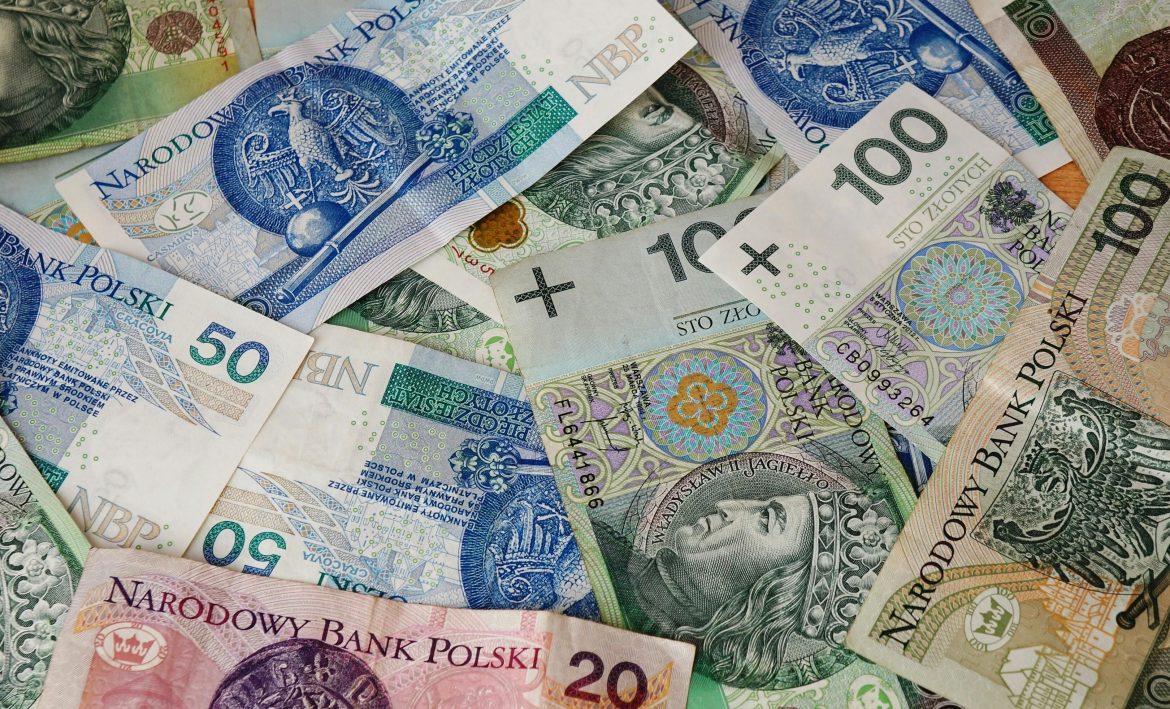 Minimalna krajowa w 2027 może przebić 5 tys. zł. Co zmieni dyrektywa UE i nowe zasady liczenia