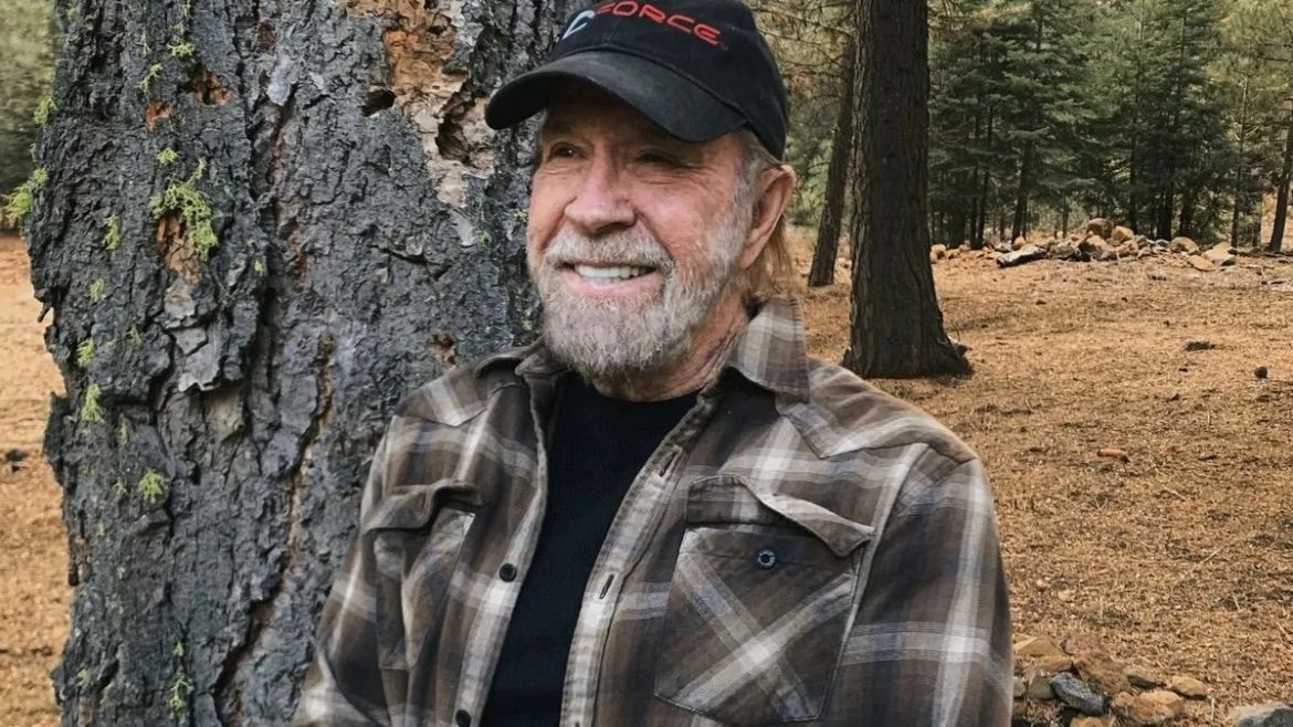 Chuck Norris trafił do szpitala na Hawajach po nagłej sytuacji medycznej. Jaki jest jego stan