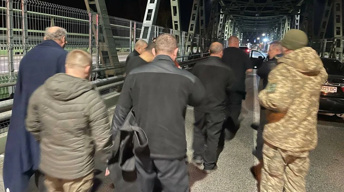 Węgry wstrzymały sprzedaż samochodów Oschadbankowi: gdzie teraz są pieniądze i złoto