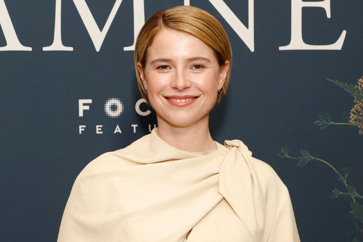 Jessie Buckley ogłoszona pierwszą kobietą w roli Jamesa Bonda. Denis Villeneuve reżyserem Bond 26. Poznaj szczegóły obsady i rewolucji w MI6 na rok 2026.
