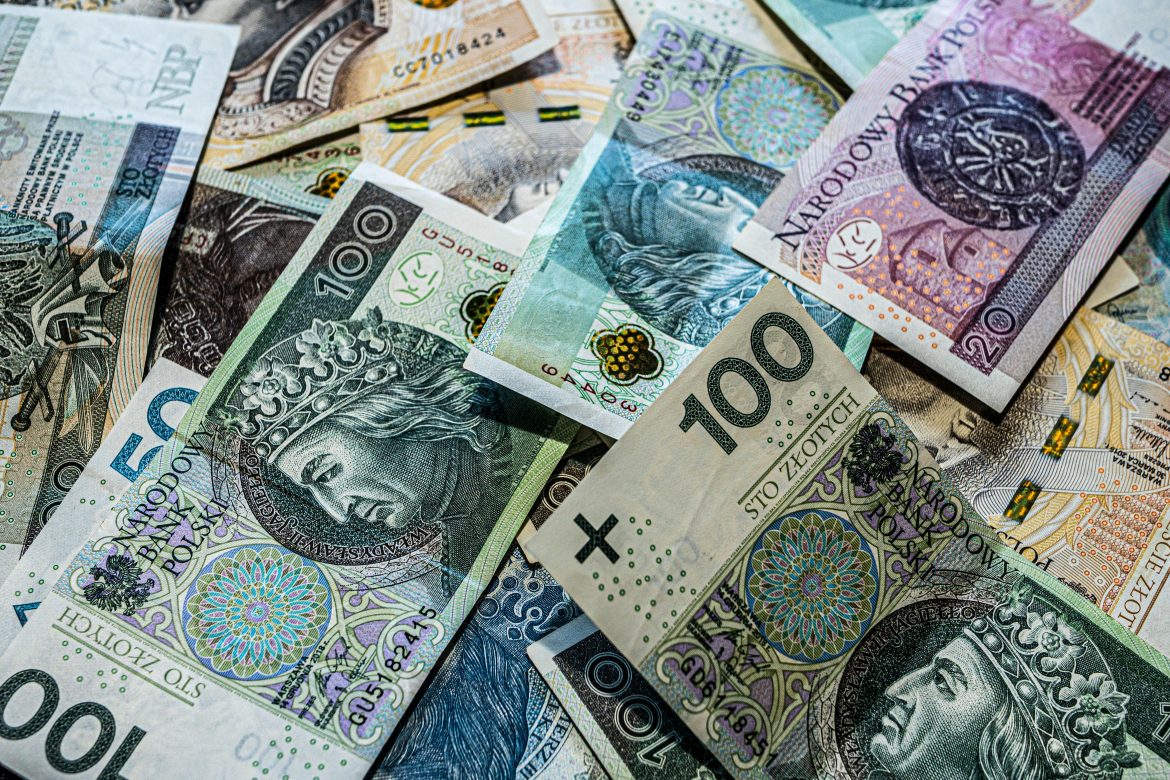 Polskie banknoty złotówkowe – symbol comiesięcznej renty z gry Ekstra Pensja 18.04.2026