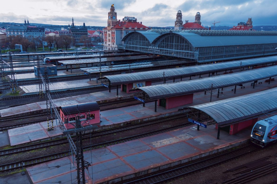 Jak dojechać z Warszawy do Pragi w 2026