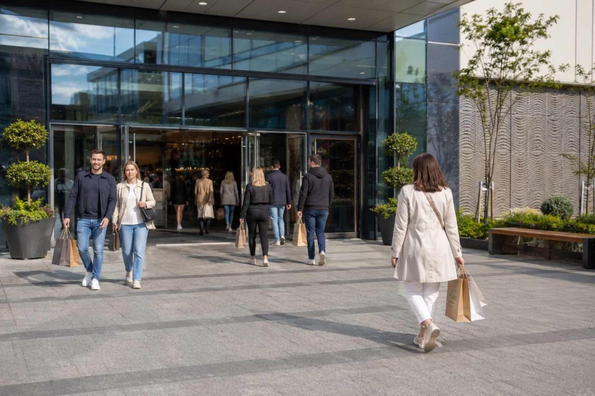 Niedziele handlowe 2026 — kiedy zrobisz zakupy w Biedronce, Lidlu i galeriach?