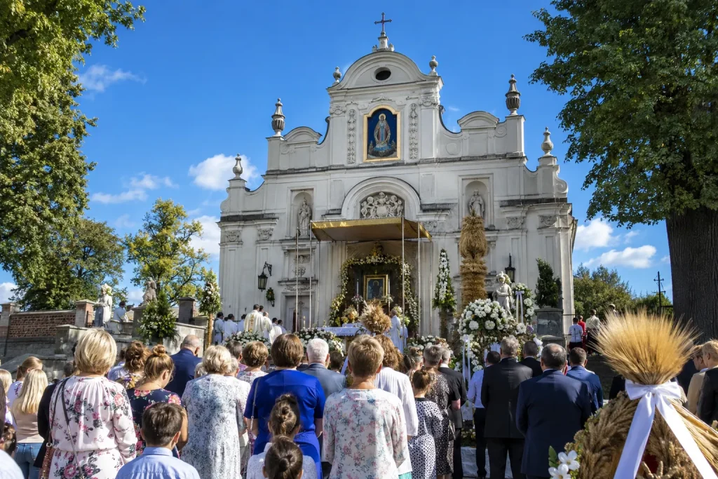wierni podczas uroczystości odpustowej 8 września w polskim sanktuarium maryjnym